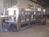 Carbonated drink bottling machine(24-24-8)